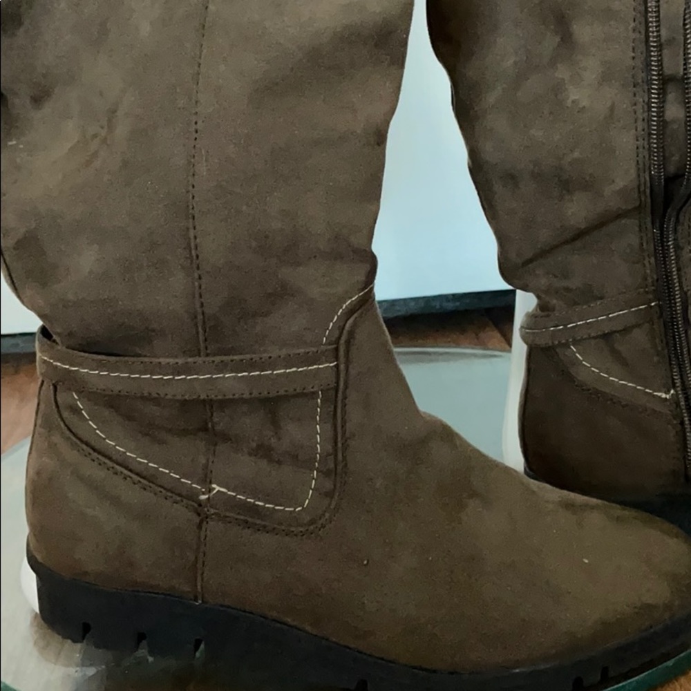 Beautiful boot - Picture 2 of 5
